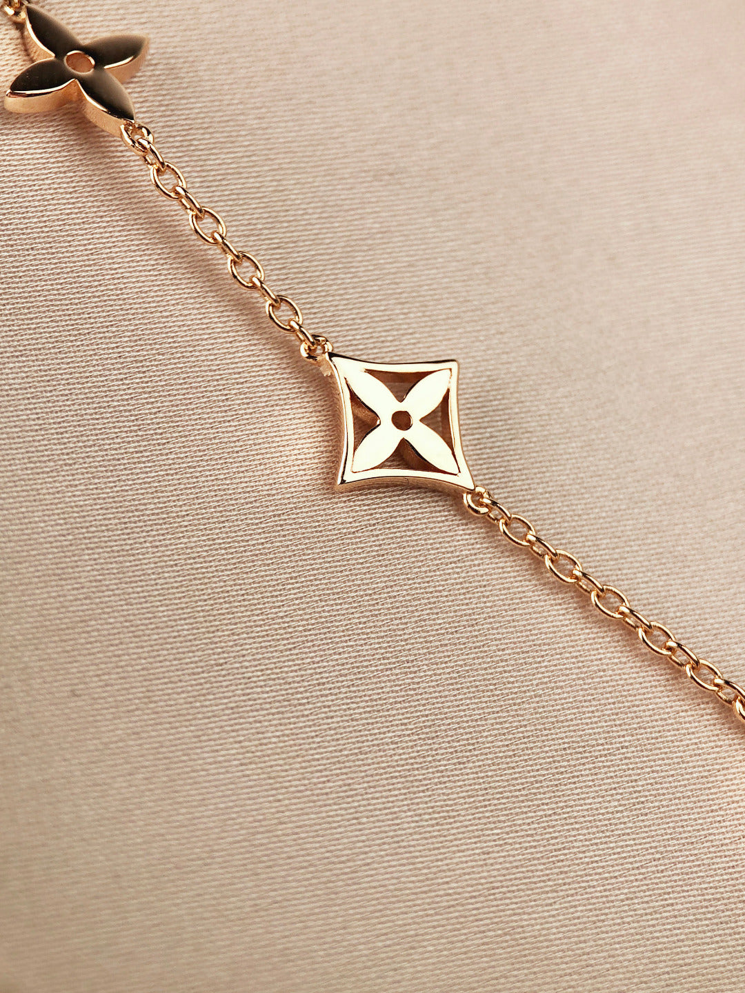 [Star Jewelry]STAR AND SUN 7 MOTIFS GOLD BRACELET