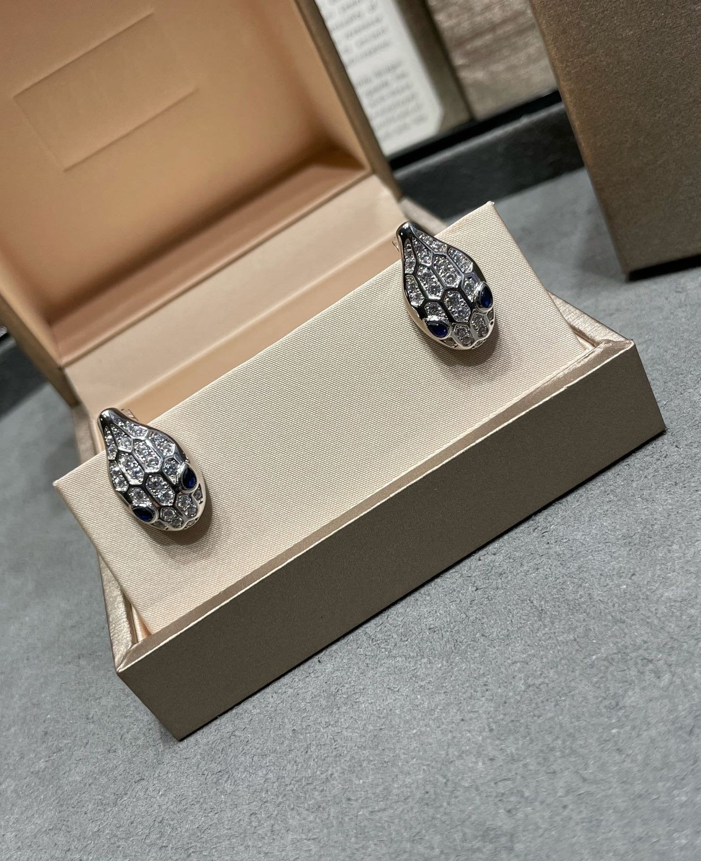 [Star Jewelry]SERPENT DIAMOND STUD EARRINGS
