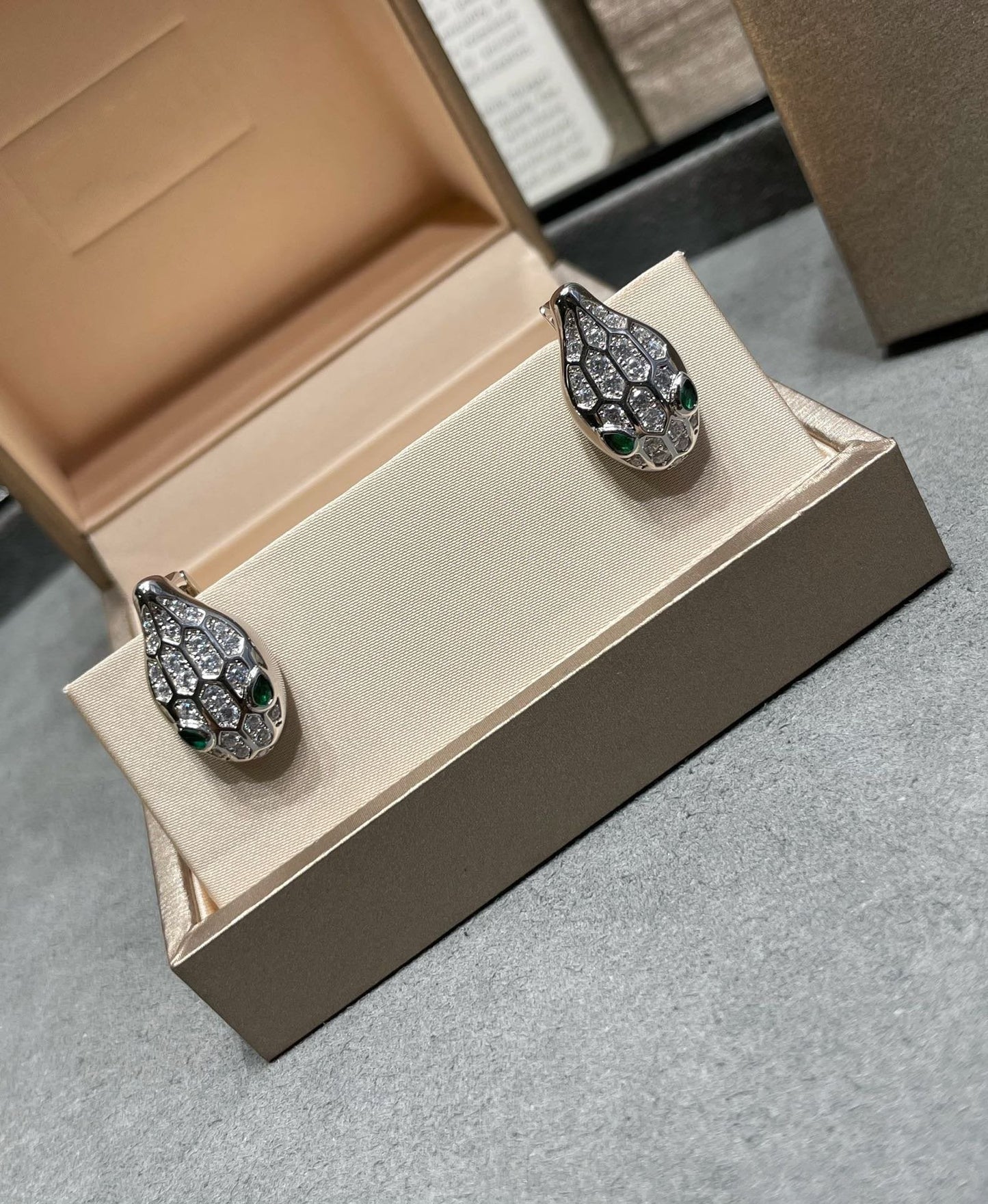 [Star Jewelry]SERPENT DIAMOND STUD EARRINGS