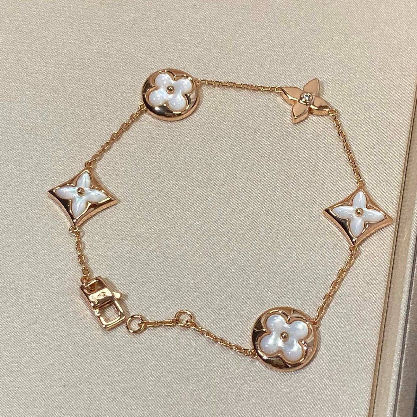 [Star Jewelry]STAR AND SUN 5 MOTIF MOP PINK GOLD BRACELET