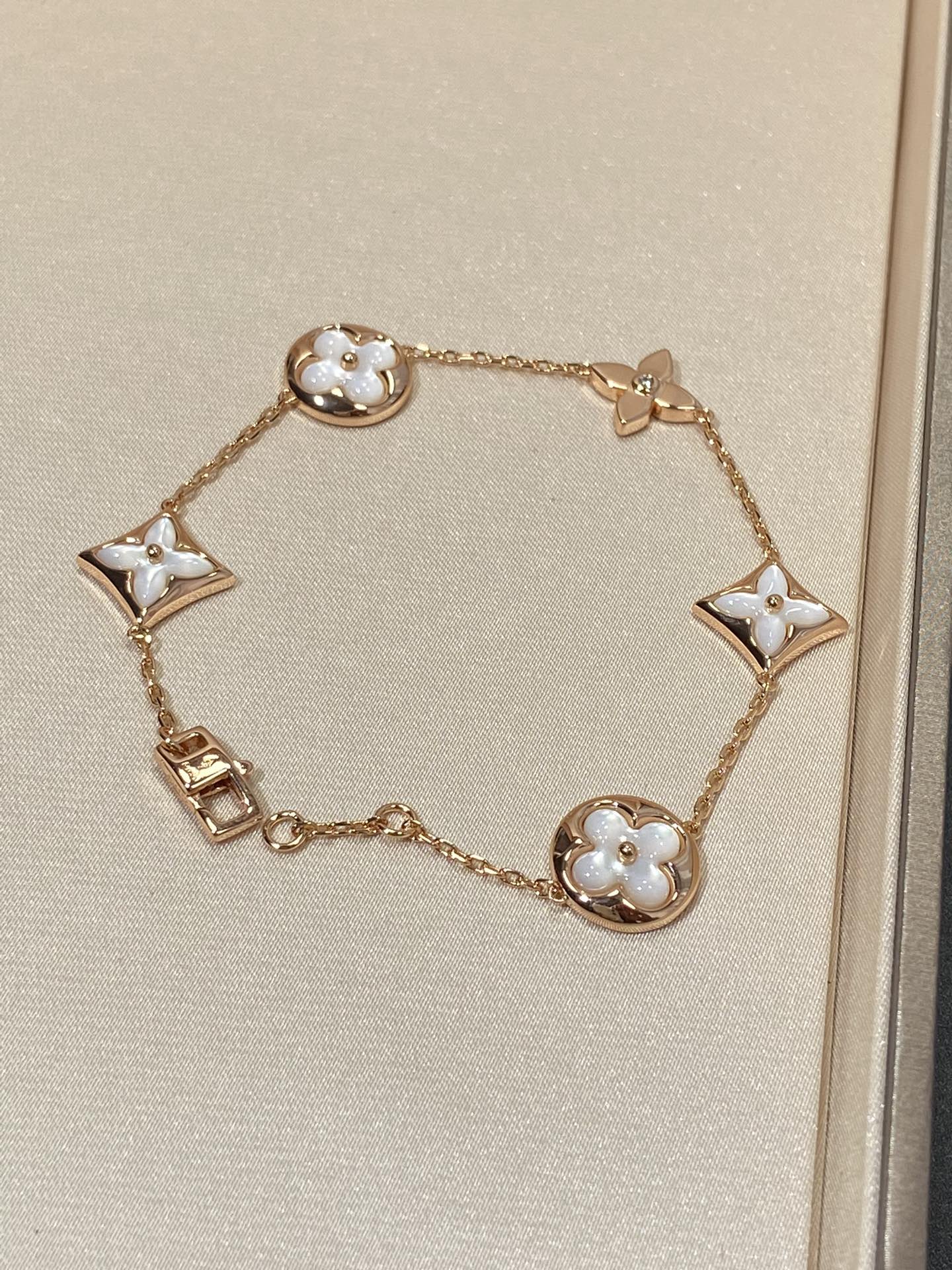[Star Jewelry]STAR AND SUN 5 MOTIF MOP PINK GOLD BRACELET