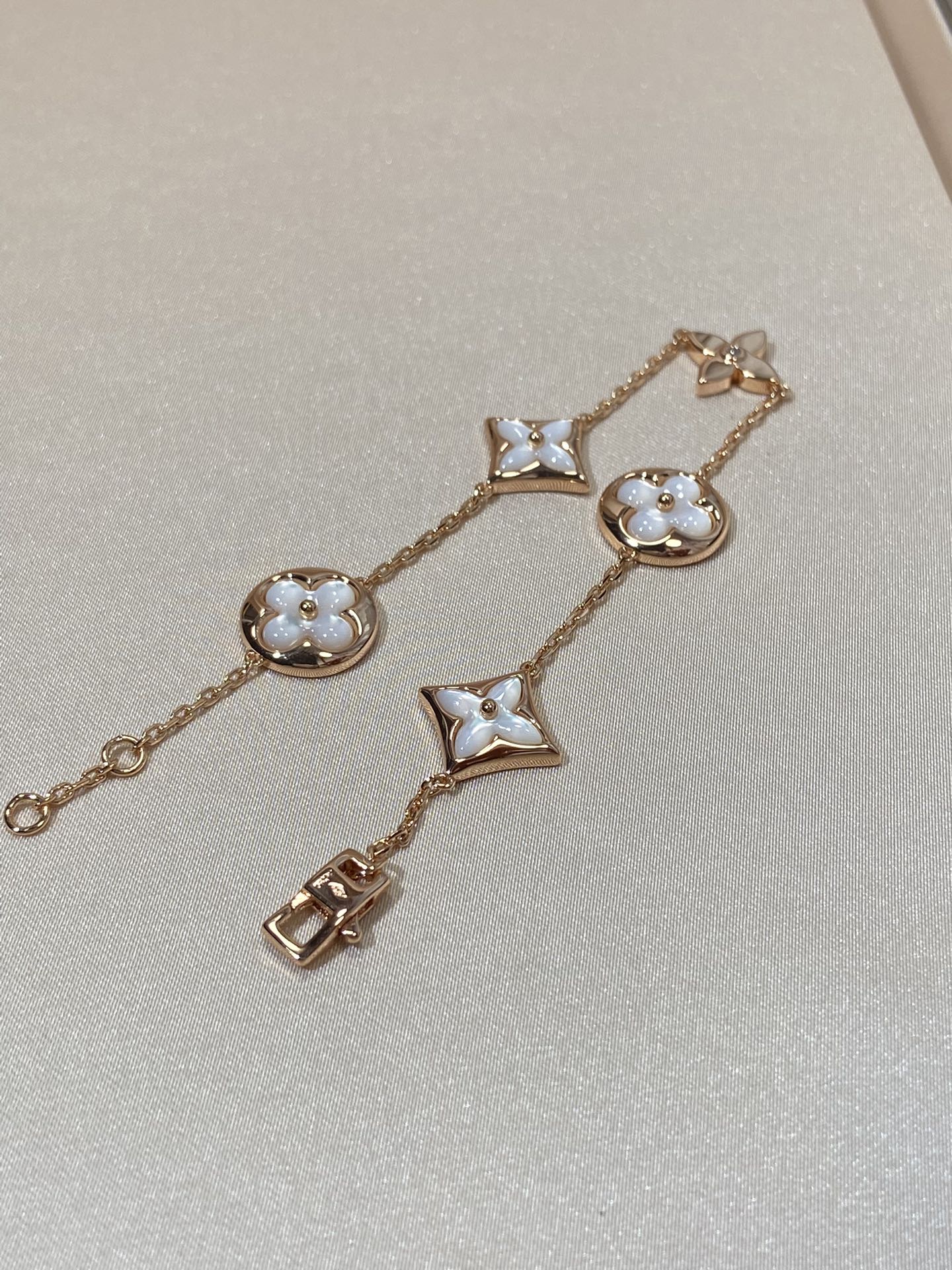 [Star Jewelry]STAR AND SUN 5 MOTIF MOP PINK GOLD BRACELET