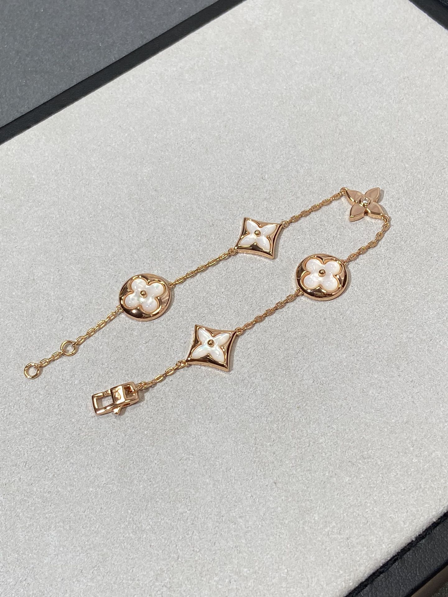 [Star Jewelry]STAR AND SUN 5 MOTIF MOP PINK GOLD BRACELET