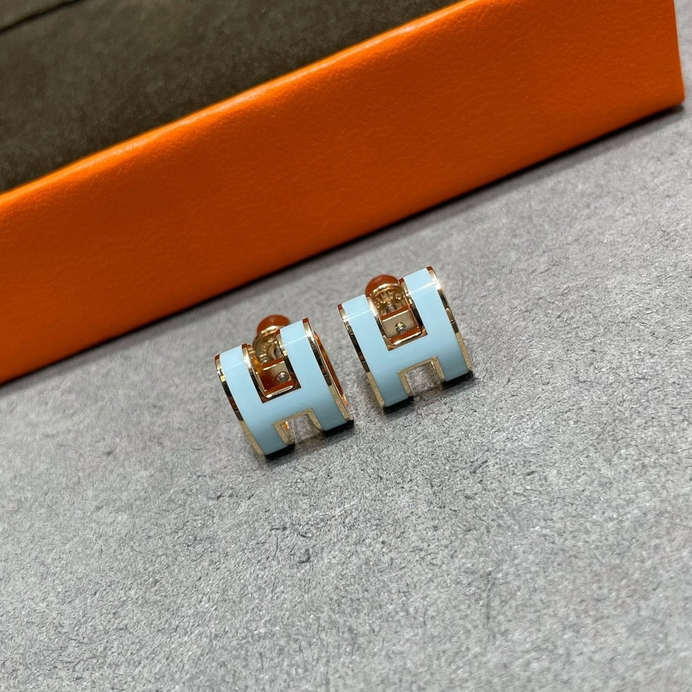 [Star Jewelry]POP H SKY BLUE STUD EARRINGS