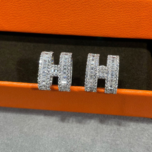 [Star Jewelry]H STUD EARRINGS WITH SILVER DIAMONDS