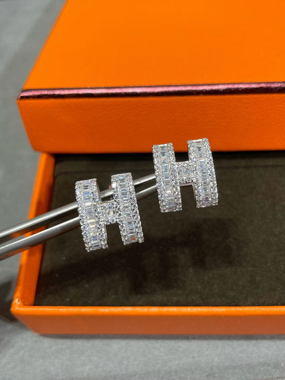[Star Jewelry]H STUD EARRINGS WITH SILVER DIAMONDS