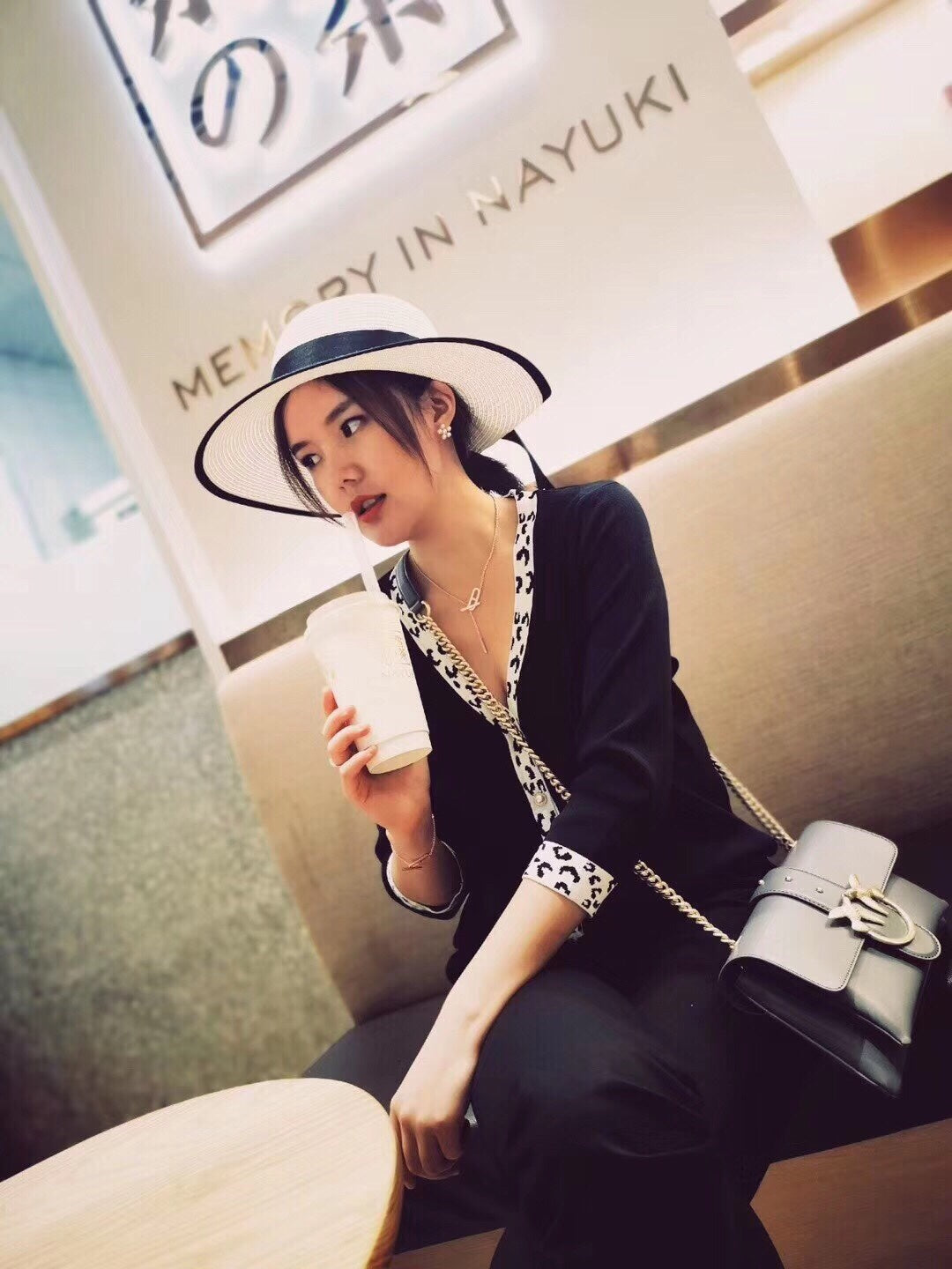 [Star Jewelry]HM FIRE PIG NOSE NECKLACE TRENDY STREET