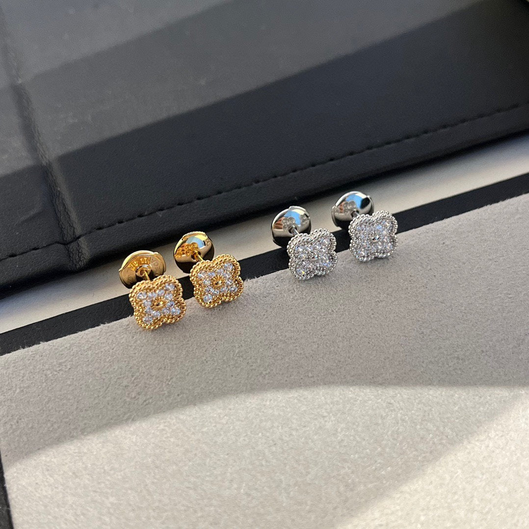 [Star Jewelry]CLOVER MINI DIAMOND STUD EARRINGS