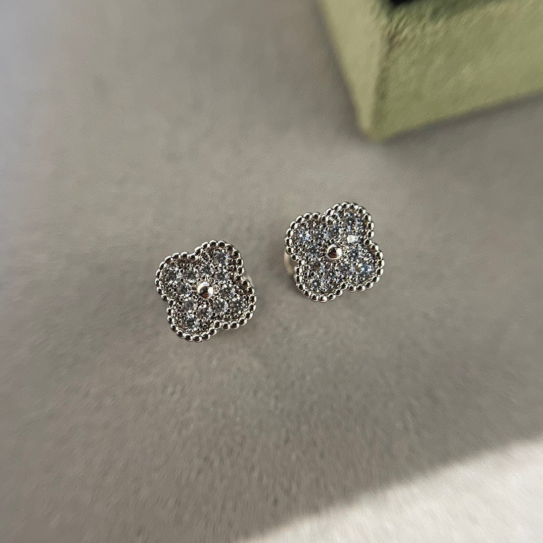 [Star Jewelry]CLOVER MINI DIAMOND STUD EARRINGS